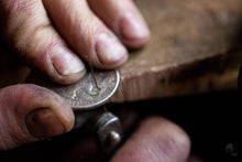 Charger l'image dans la galerie, Pendentif Pièce Américain : Incarnez l'Esprit de l'Amérique avec Style