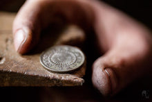 Charger l'image dans la galerie, Bague anneau pièce de monnaie 50 Sen JAPON.
