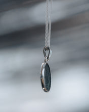 Charger l'image dans la galerie, Pendentif "Soli Invicto Comiti" – Création unique en argent et monnaie romaine (316 après J.C.)