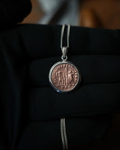 Charger l'image dans la galerie, Pendentif en argent - Les gardiens de Rome