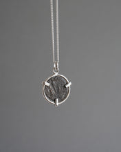 Charger l'image dans la galerie, Pendentif argent – Monnaie romaine de Constance II (340 ap. J.-C.)
