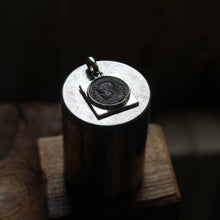 Charger l'image dans la galerie, Pendentif antique - Pièce romaine - CONSTANTINOPLE