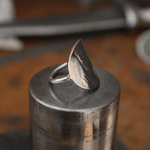 Charger l'image dans la galerie, Bague cintrée - pièce de monnaie - 20 centesimi - Italie