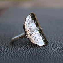 Charger l'image dans la galerie, Bague cintrée réalisée avec une pièce de monnaie - 10 cents des Bahamas