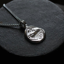 Charger l'image dans la galerie, Pendentif - Reproduction en argent d'un Tétradrachme - ATTIQUE - ATHÈNES