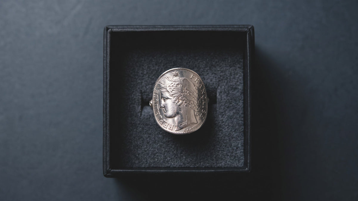 Bague Cérès en argent massif réalisée à partir d'une authentique pièce de monnaie française.