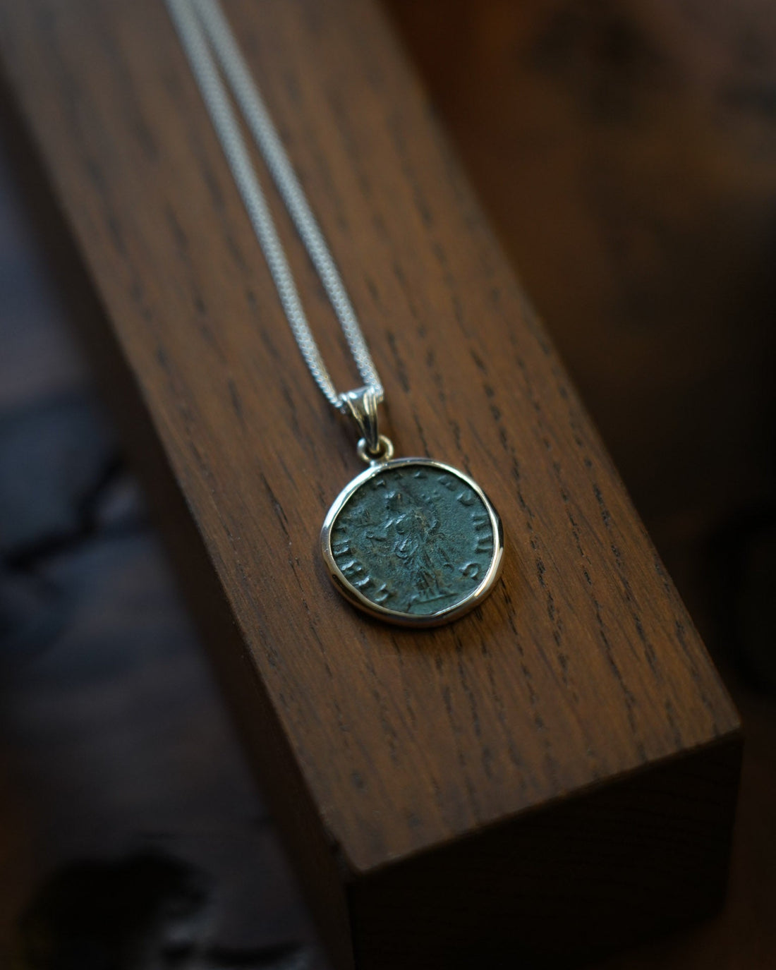 Liberalitas AVG – Un pendentif en argent, entre histoire et symbolique