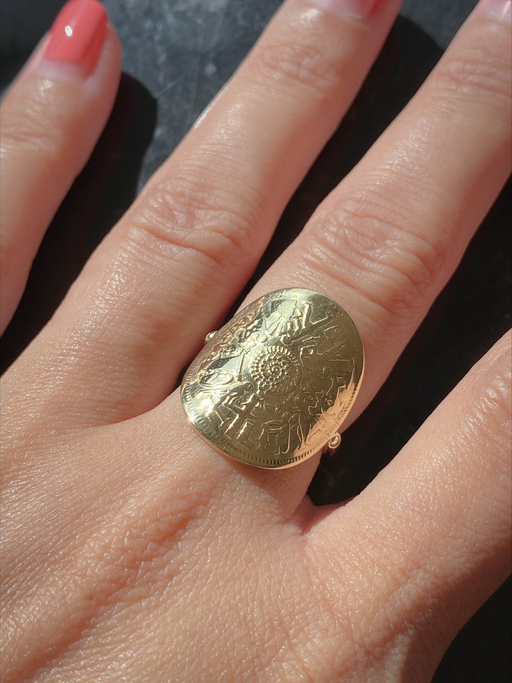 Bague Égyptienne en Pièce de bronze, gravée de Hiéroglyphes