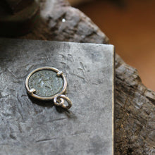Charger l&#39;image dans la galerie, Pendentif Romain Antique en Argent 925/1000 - Bijou Historique et Authentique
