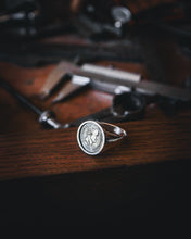 Charger l&#39;image dans la galerie, Chevaliere Napoleon 1er en argent
