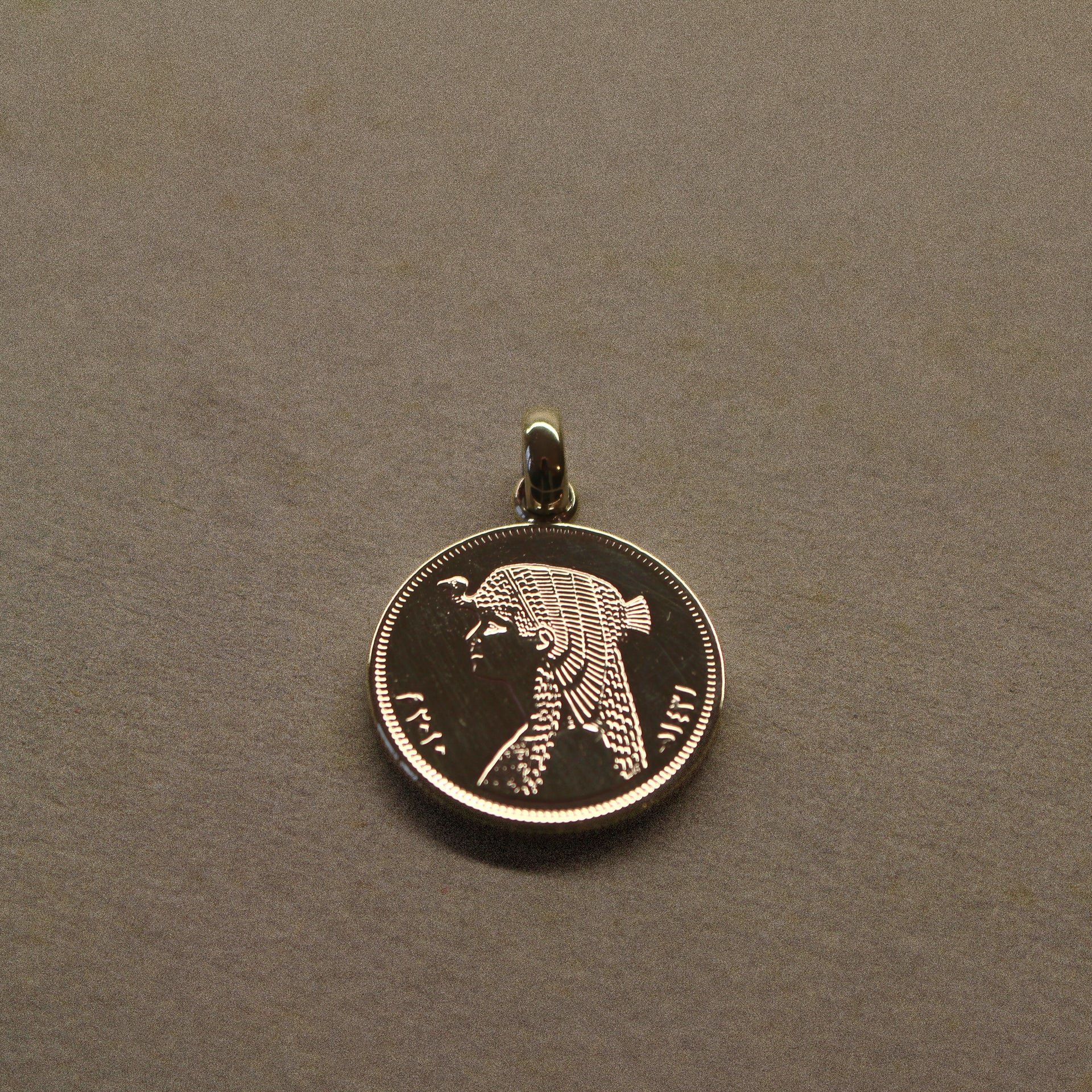 Pendentif Egyptien avec le portrait de Cléopâtre