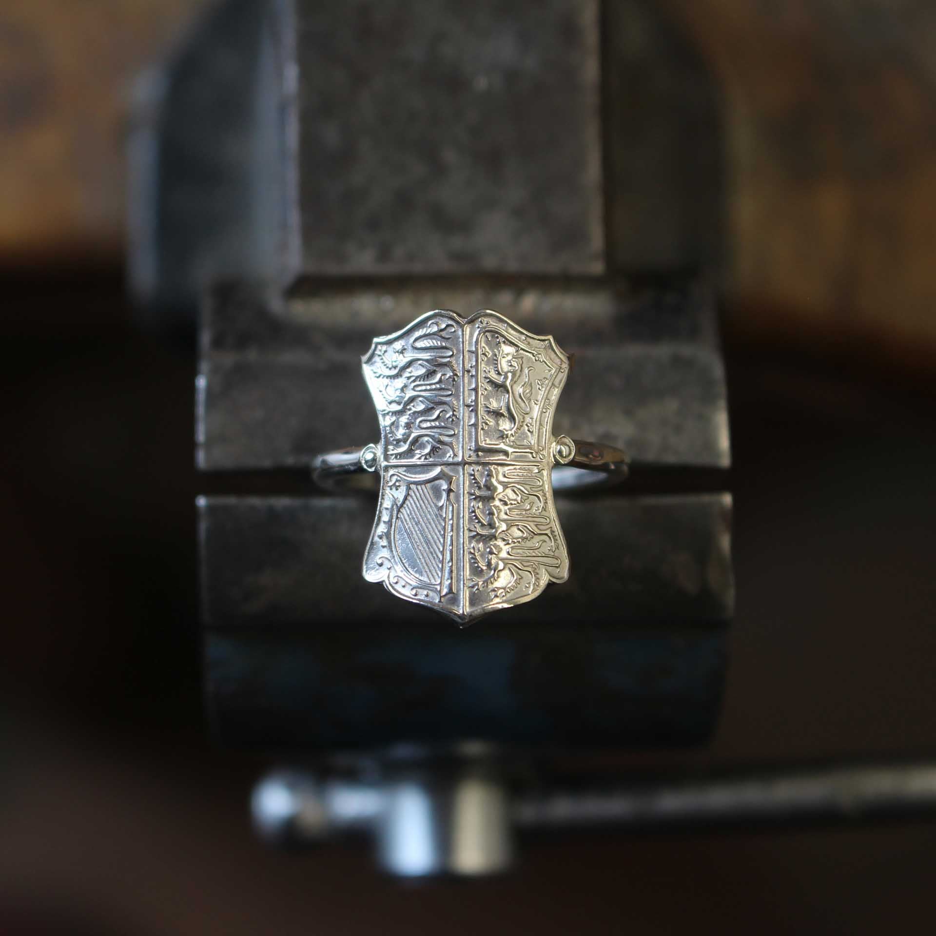 Bague cintrée en argent - Pièce de monnaie - Royaume-uni