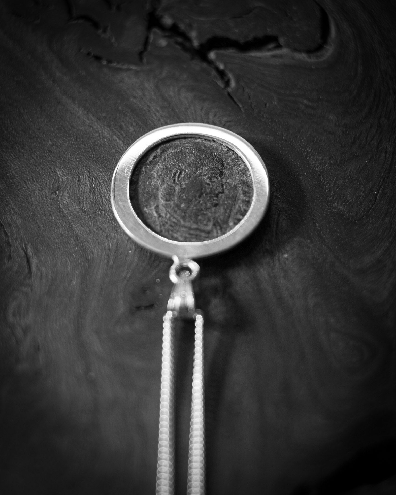 Pendentif Chrisme en argent – Monnaie romaine authentique de 353 après J.-C