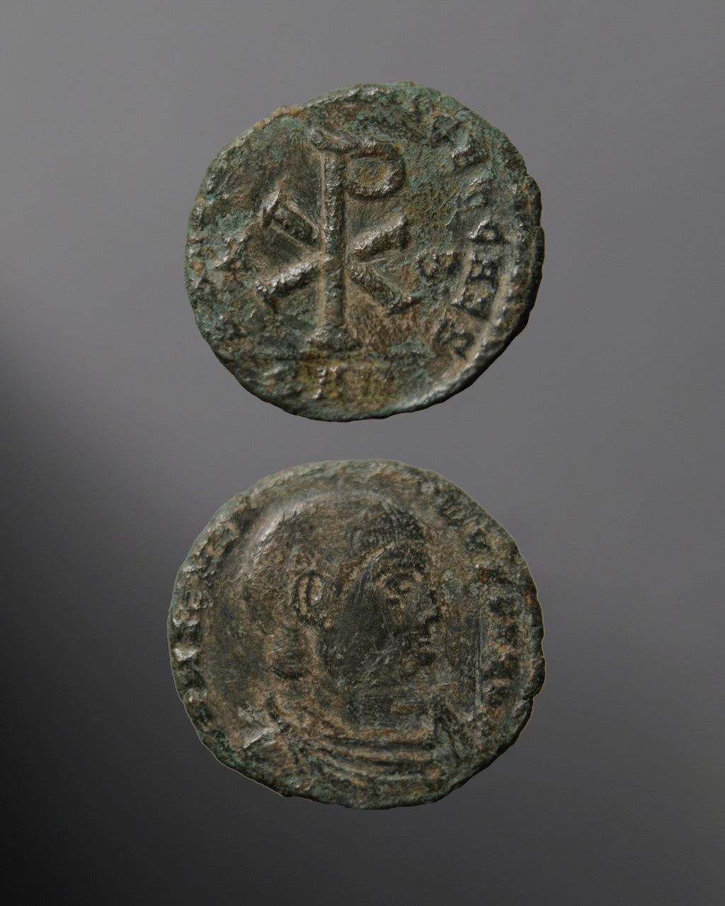 Pendentif Chrisme en argent – Monnaie romaine authentique de 353 après J.-C