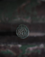 Charger l&#39;image dans la galerie, Pendentif &quot;Les Fils de la Louve&quot; – Création unique en argent et monnaie romaine (333 après J.C.)
