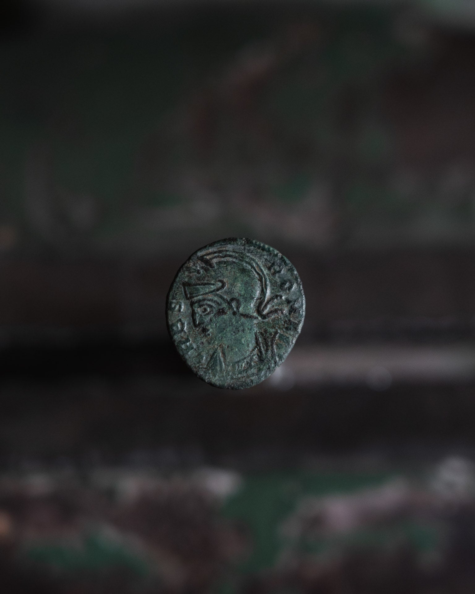 Pendentif "Les Fils de la Louve" – Création unique en argent et monnaie romaine (333 après J.C.)