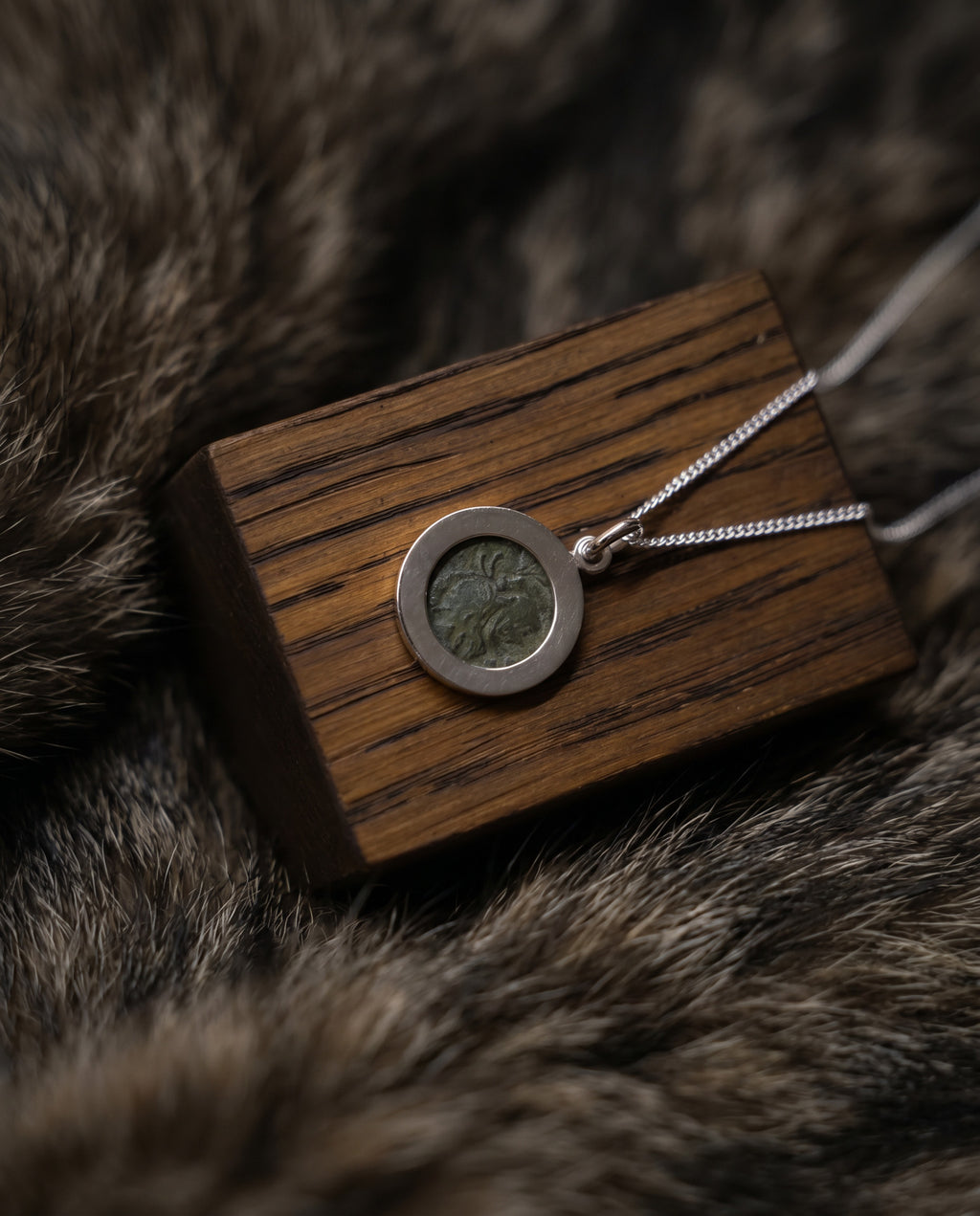 Pendentif en Argent – La Louve Protectrice