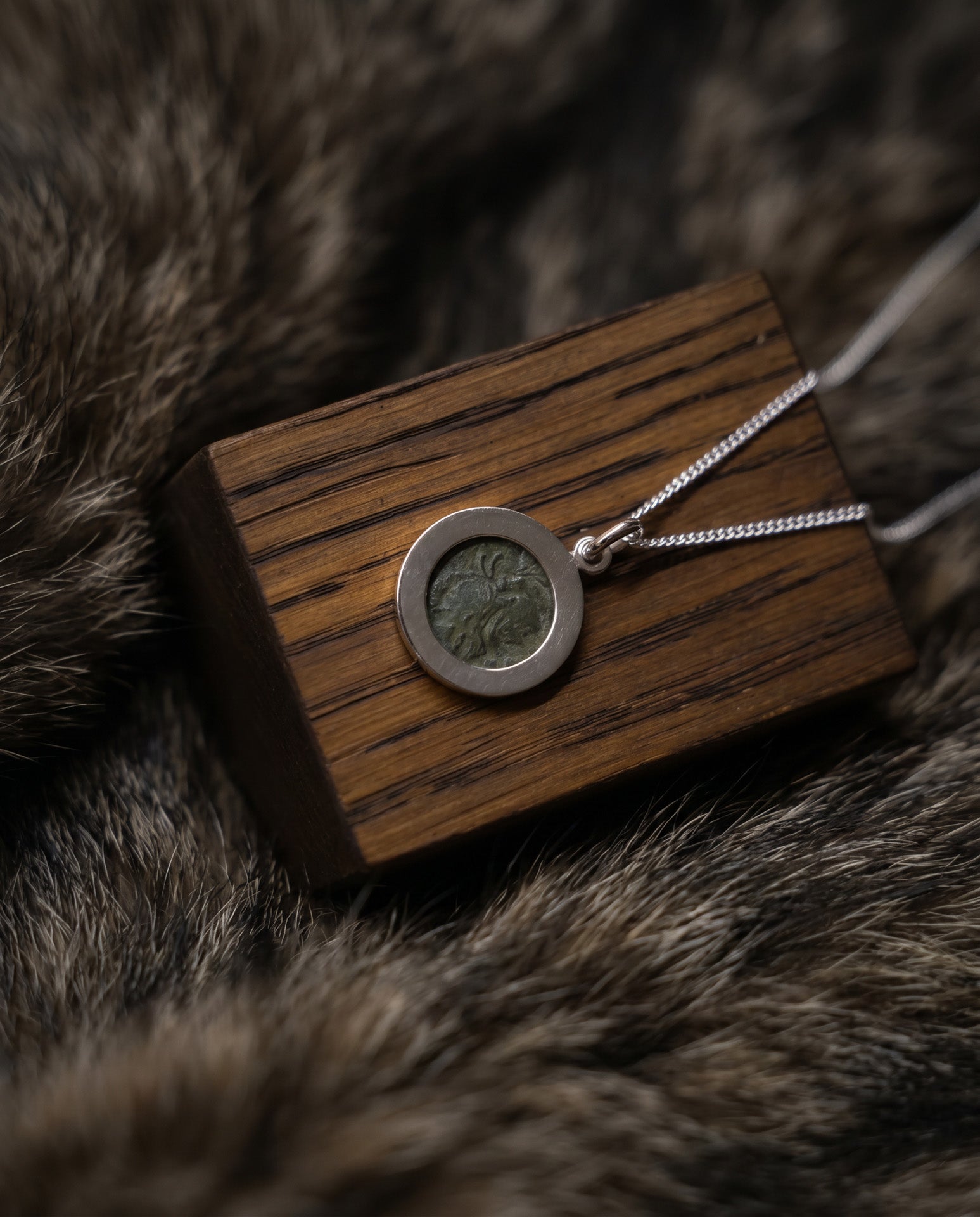 Pendentif en Argent – La Louve Protectrice