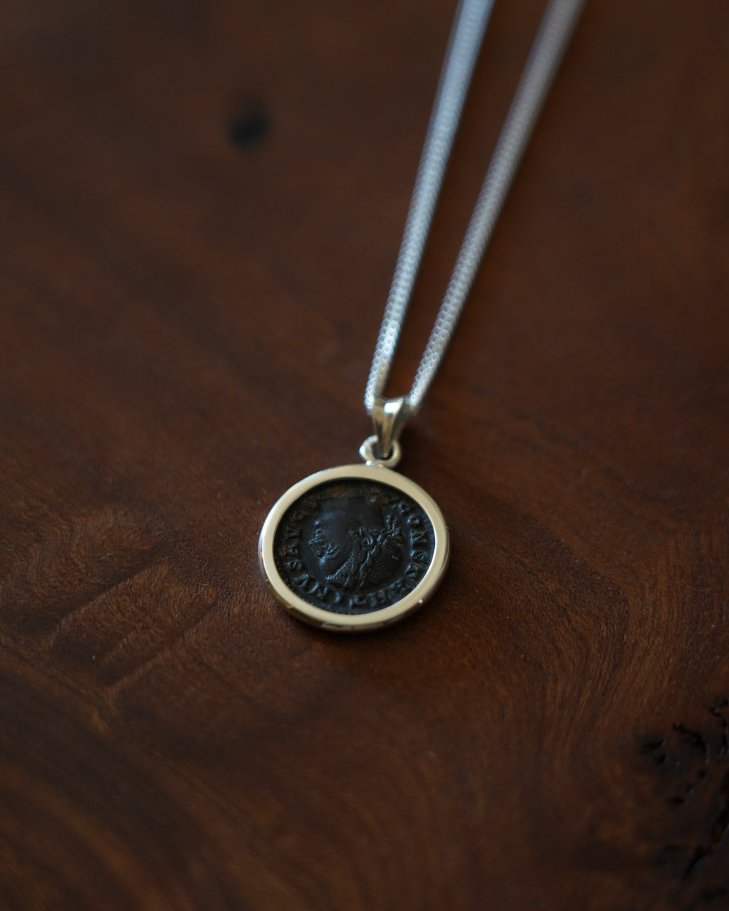 Pendentif Soli Invicto - Un Bijou Solaire