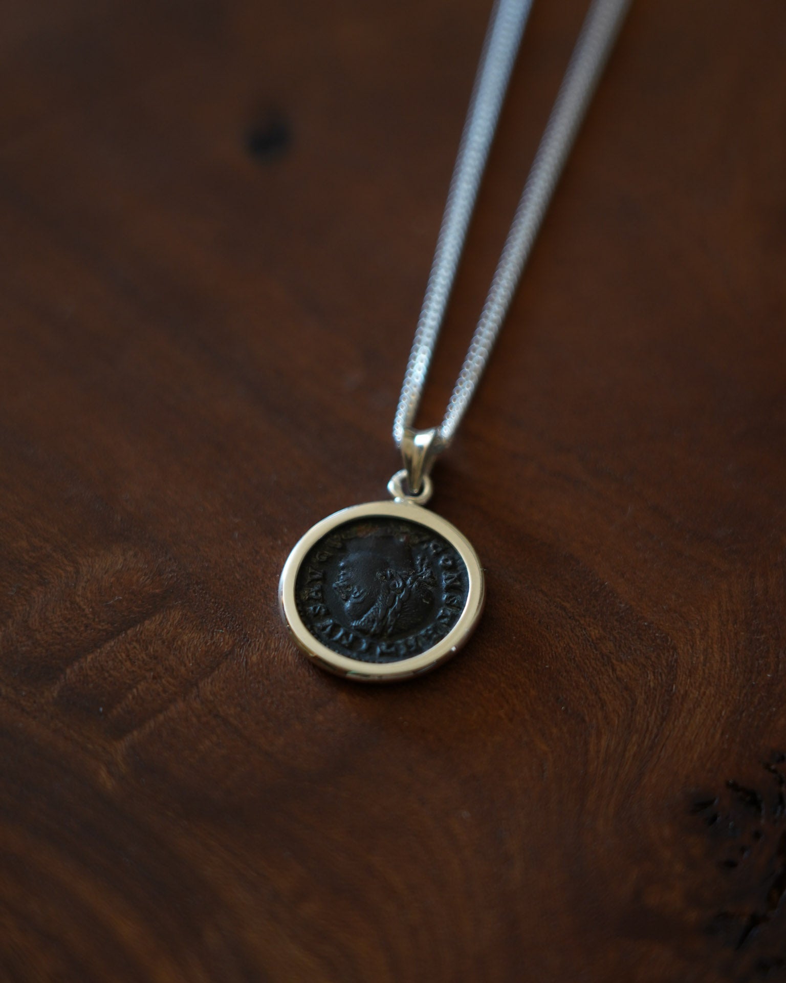 Pendentif Soli Invicto - Un Bijou Solaire