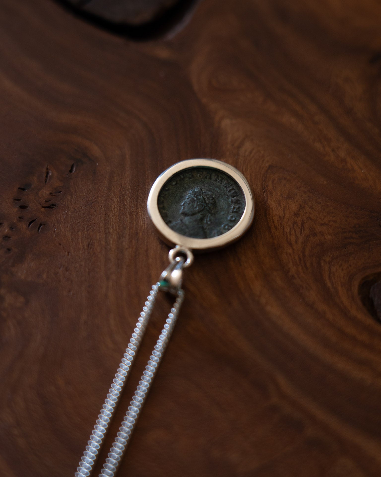 Pendentif romain en argent – La Porte de Camp