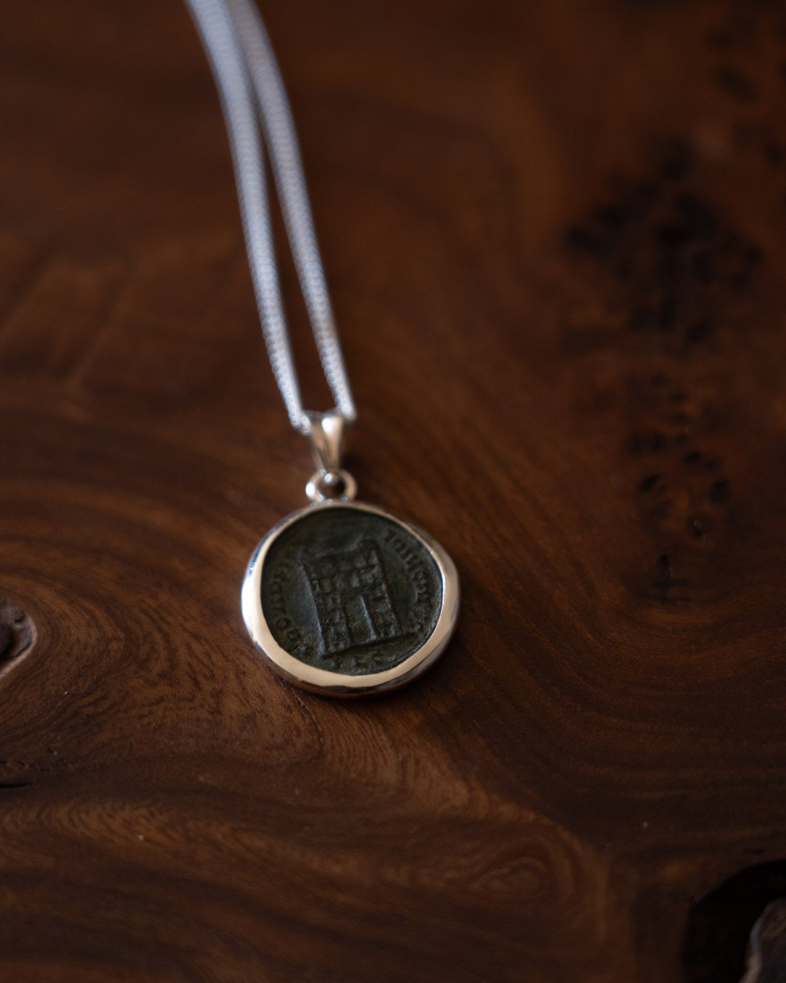 Pendentif romain en argent – La Porte de Camp