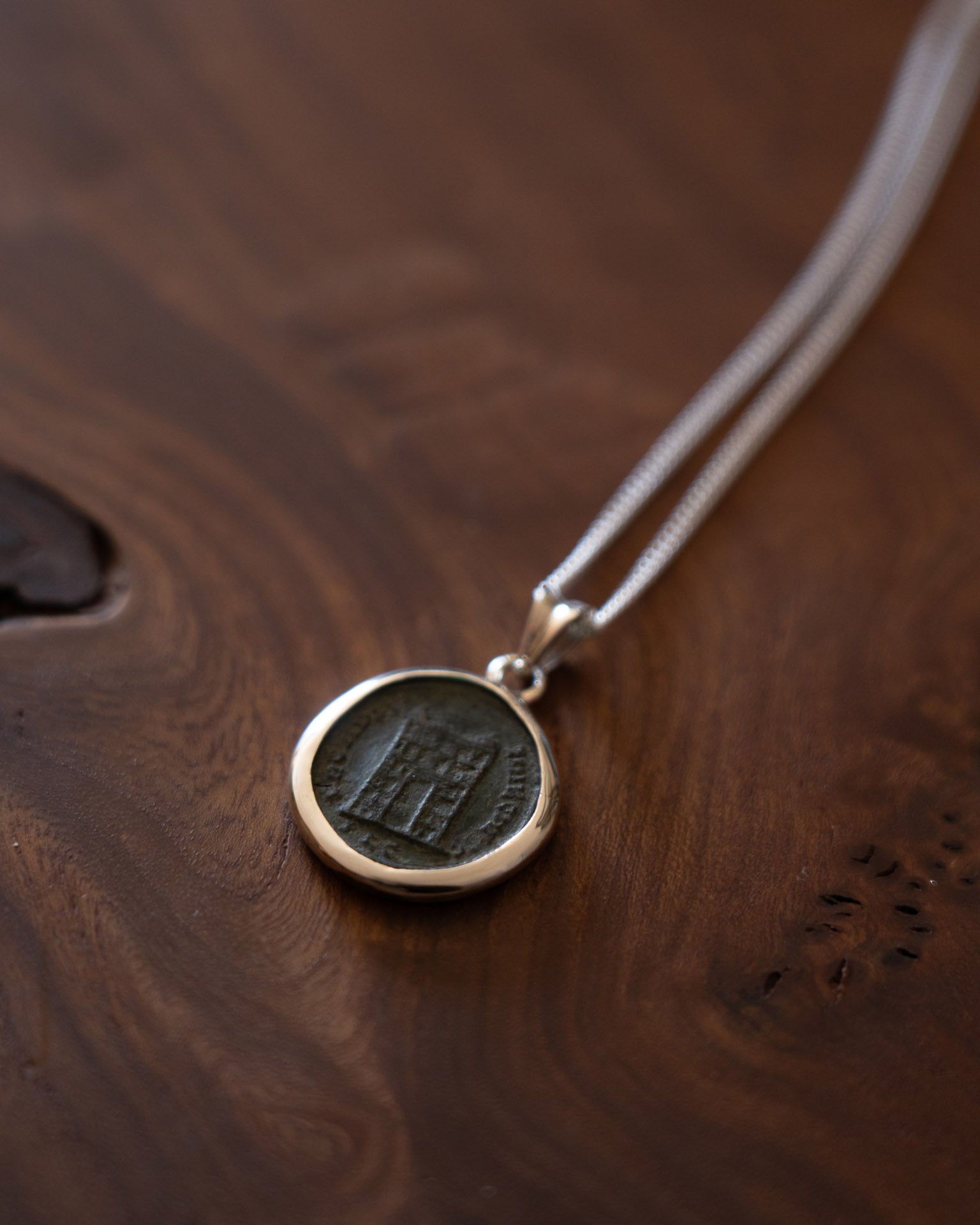 Pendentif romain en argent – La Porte de Camp