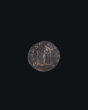 Charger l&#39;image dans la galerie, Pendentif Segetia – Création unique en argent et monnaie romaine (259 ap. J.-C.)
