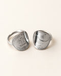 Deux bagues en pièce croate de 1 kuna, présentant les faces martre et rossignol, avec corps en argent.