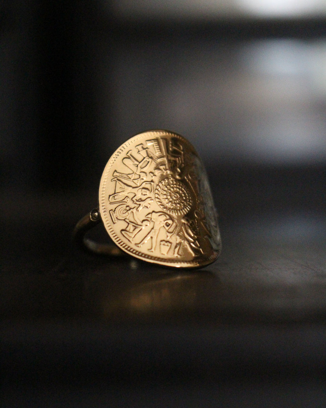 Bague Égyptienne en Pièce de bronze, gravée de Hiéroglyphes