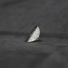 Charger l&#39;image dans la galerie, Bague en argent avec une pièce de monnaie Italienne - 1 Lire
