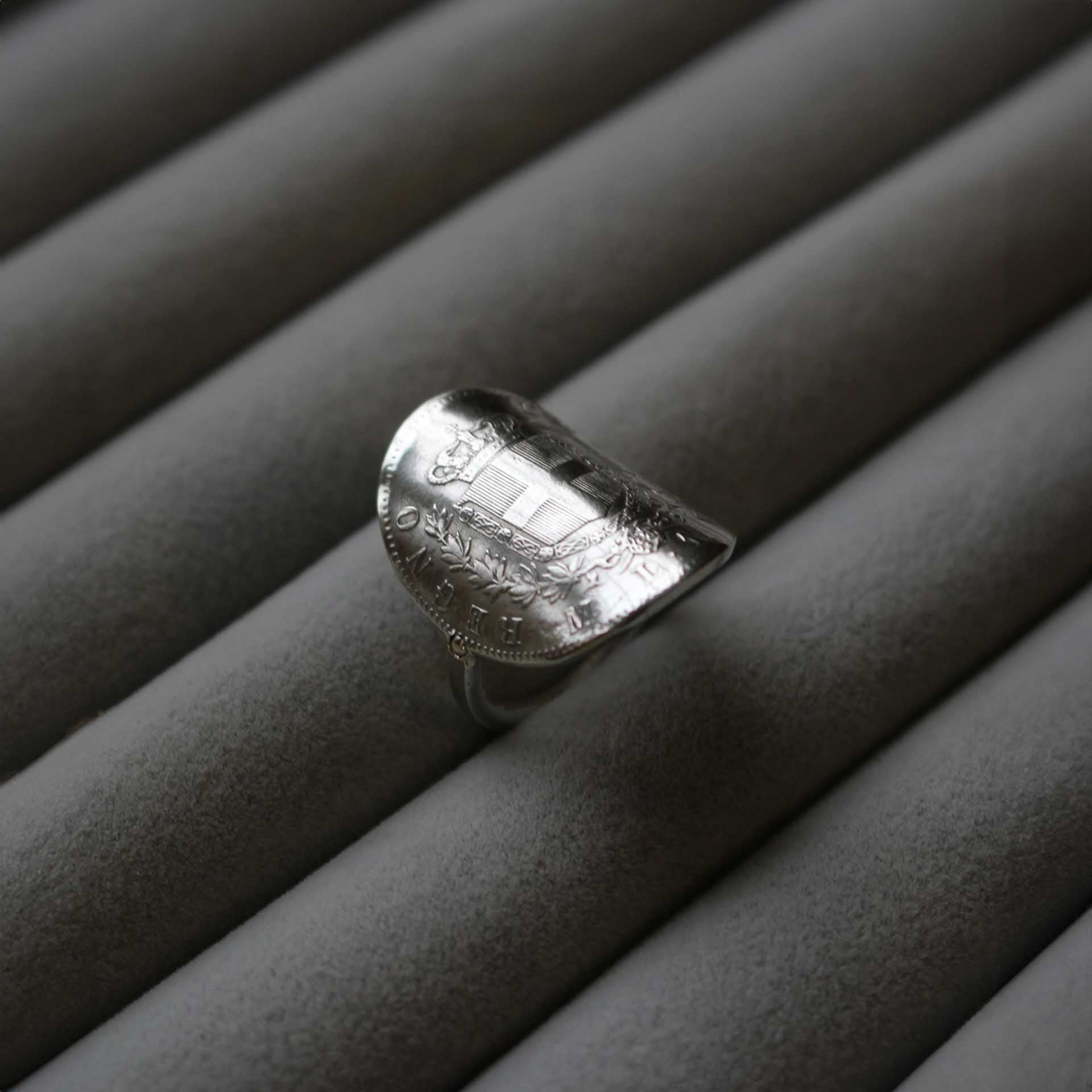 Bague en argent avec une pièce de monnaie Italienne - 1 Lire