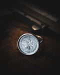 Chevalière en argent avec une pièce de monnaie de Madagascar
