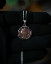 Charger l'image dans la galerie, Pendentif en argent - Les gardiens de Rome
