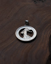 Charger l&#39;image dans la galerie, Pendentif en argent – La Semeuse (5 Francs 1959–1969)
