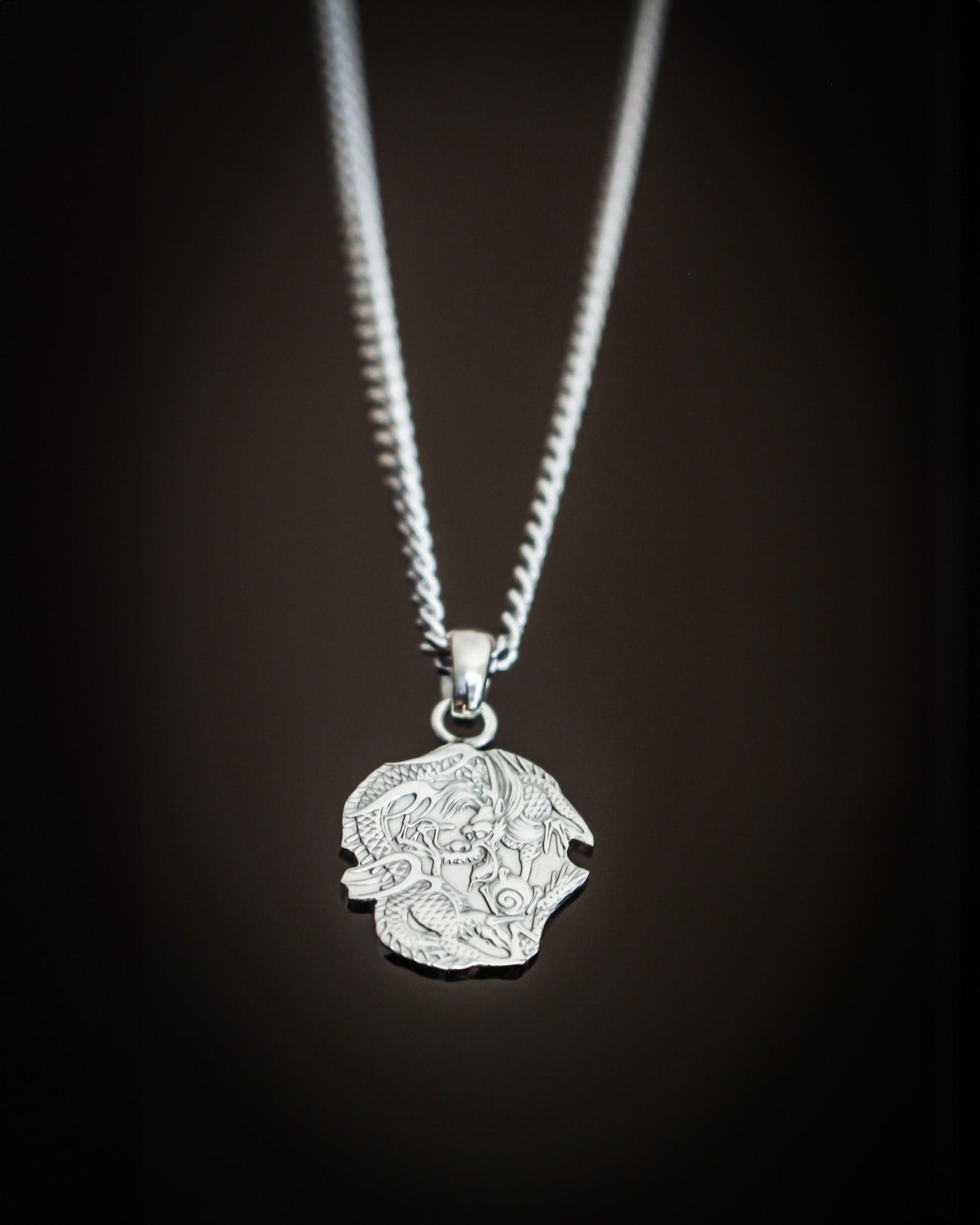 Pendentif Dragon avec une pièce de monnaie du Japon