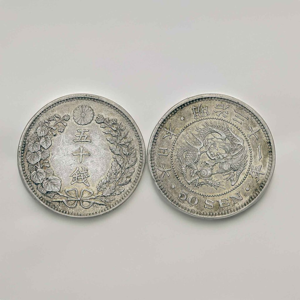 Pendentif Dragon avec une pièce de monnaie du Japon