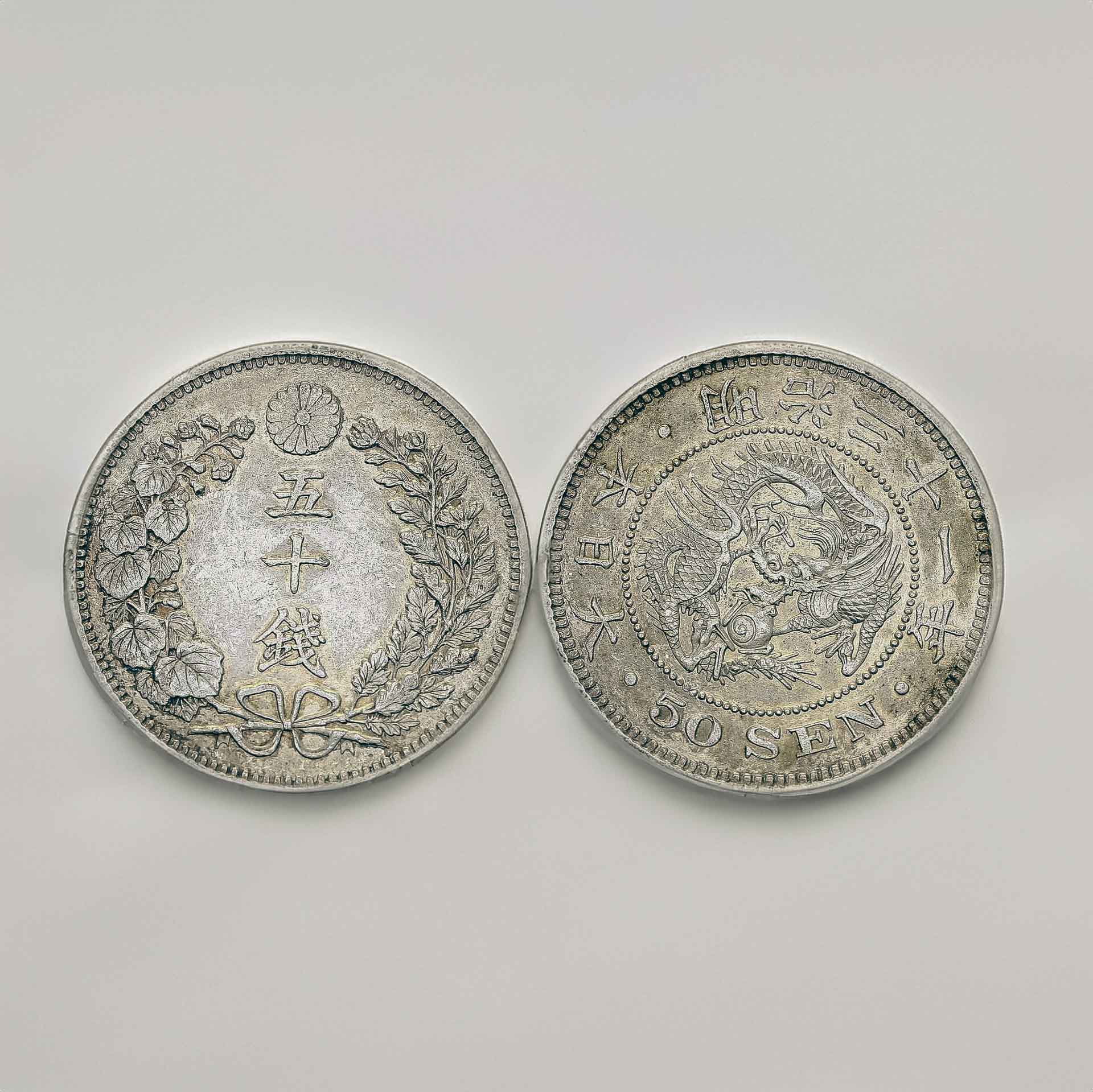 Pendentif Dragon avec une pièce de monnaie du Japon