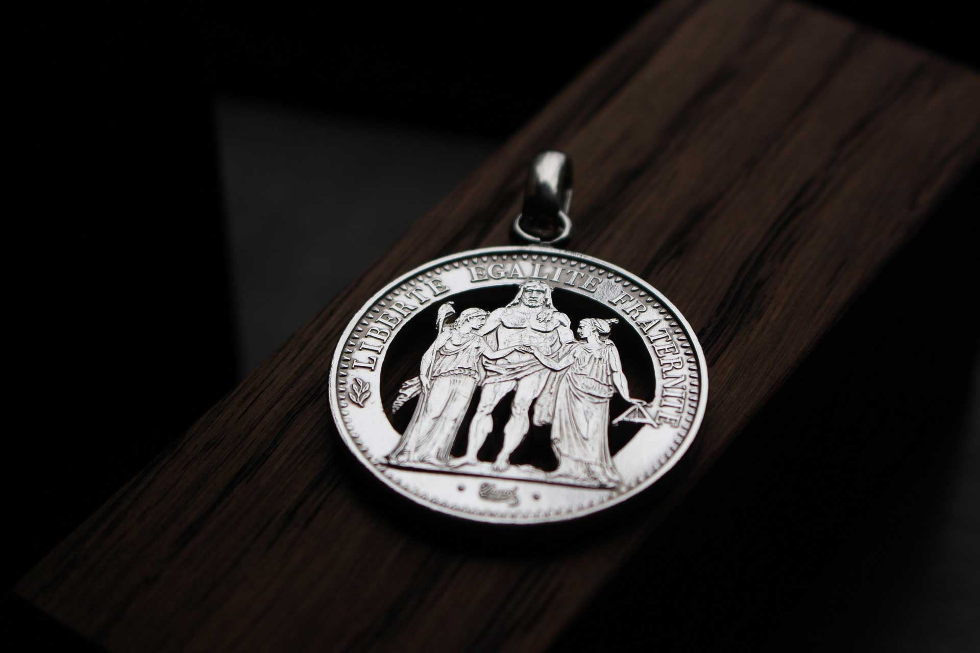 Pendentif en Argent avec Pièce de 10 Francs Hercule