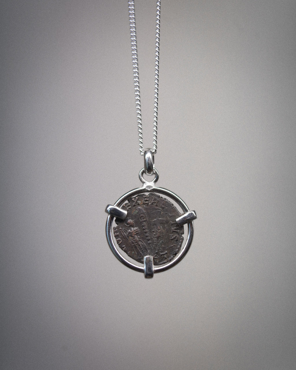 Pendentif argent – Monnaie romaine de Constance II (340 ap. J.-C.)
