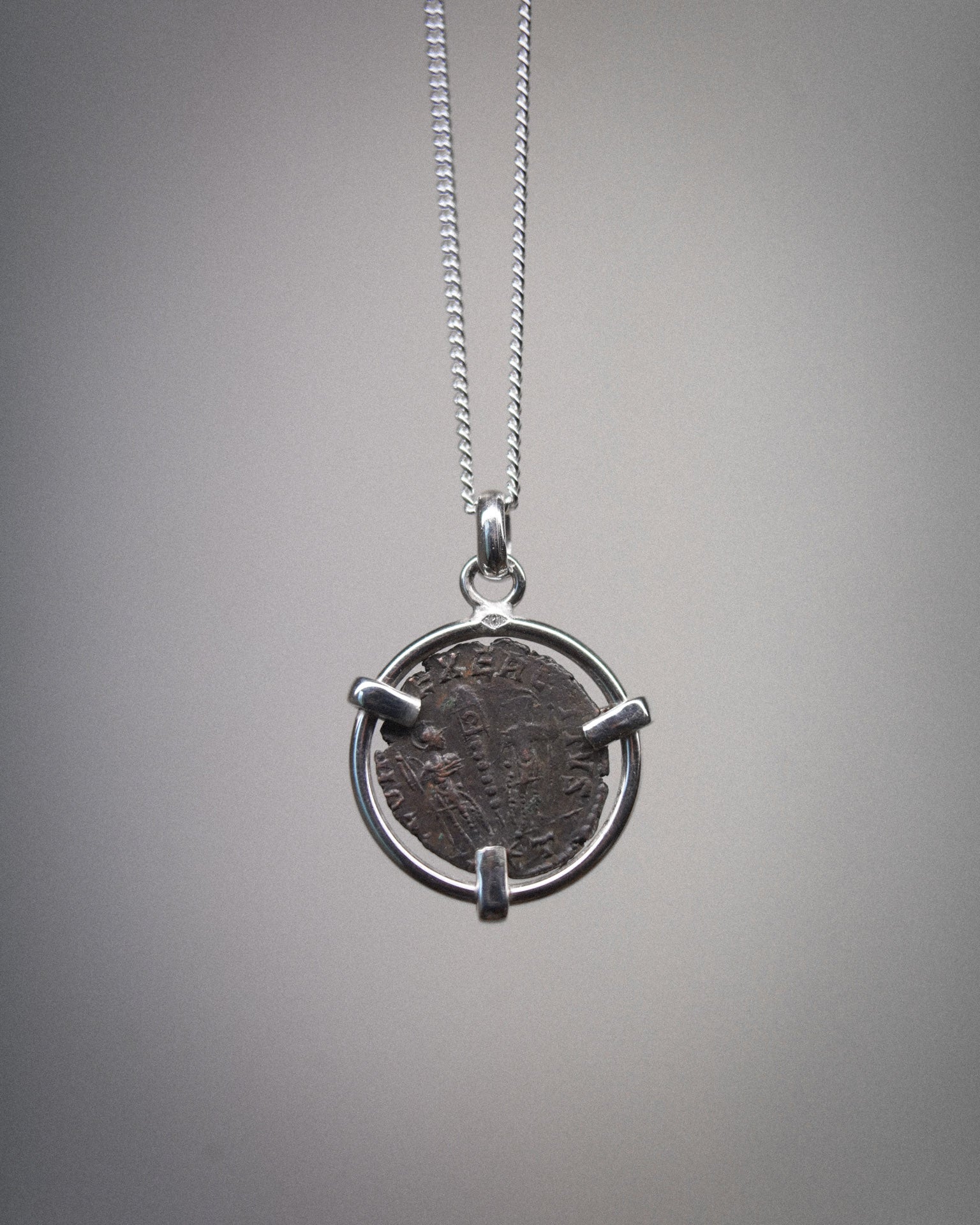 Pendentif argent – Monnaie romaine de Constance II (340 ap. J.-C.)