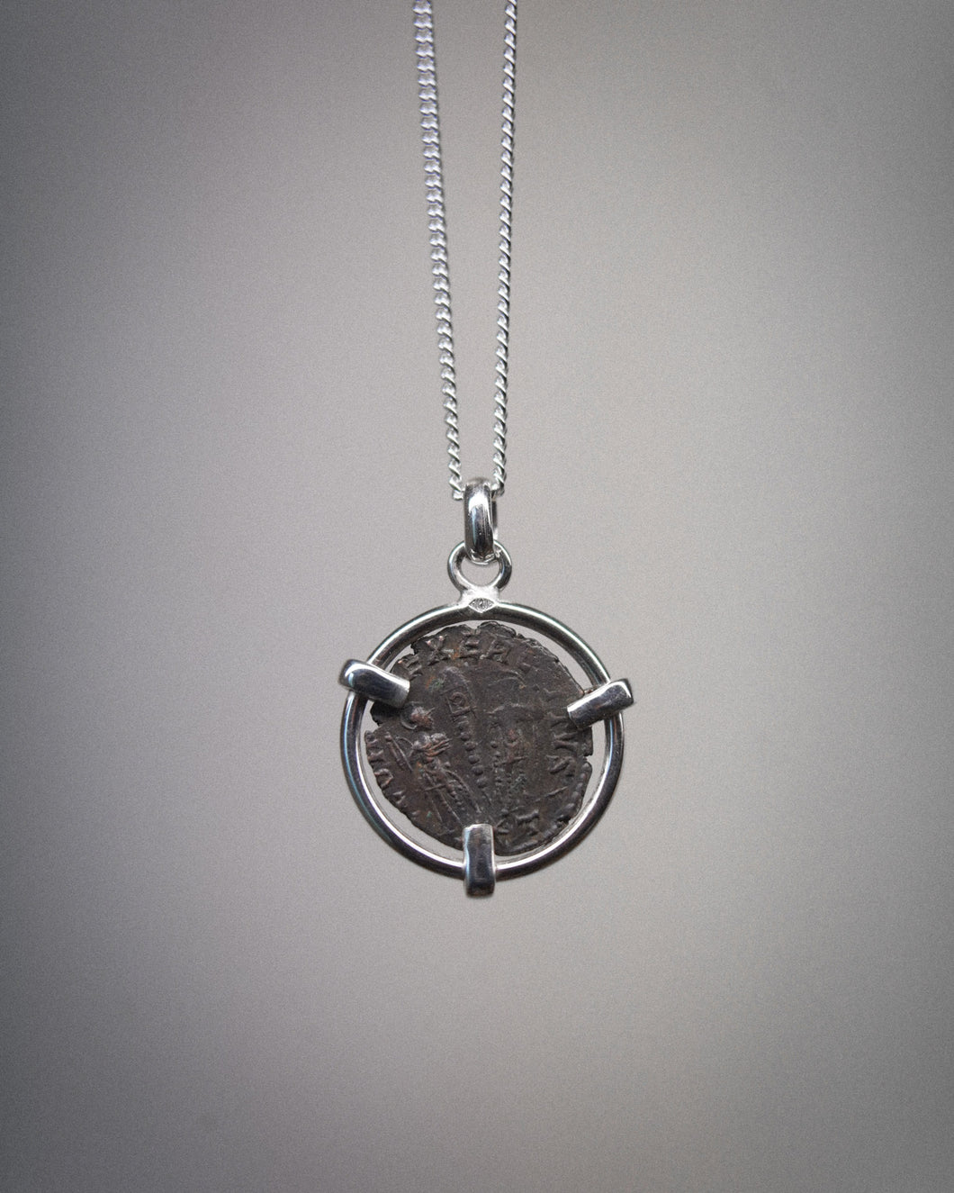 Pendentif argent – Monnaie romaine de Constance II (340 ap. J.-C.)