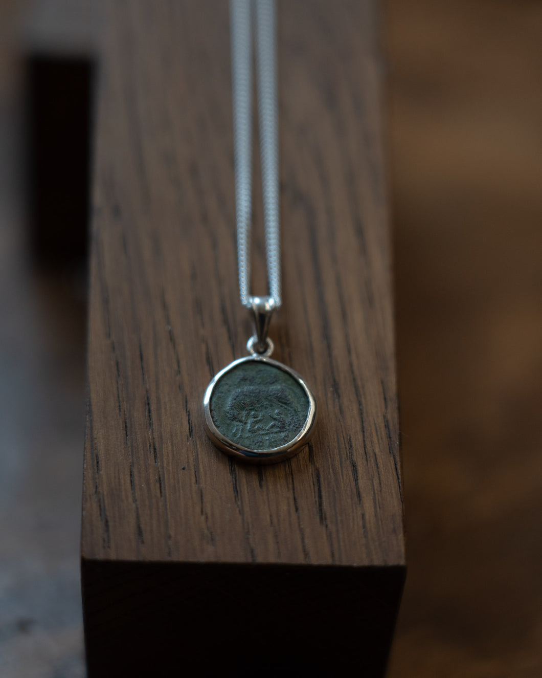Pendentif antique en argent – La Louve, Romulus et Rémus