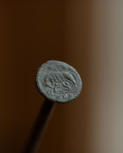 Charger l&#39;image dans la galerie, Pendentif antique en argent – La Louve, Romulus et Rémus
