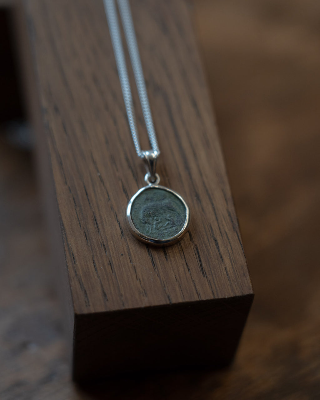 Pendentif antique en argent – La Louve, Romulus et Rémus