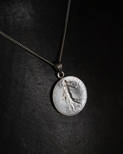 Charger l&#39;image dans la galerie, Pendentif 1 Franc Semeuse en argent – Monnaie centenaire
