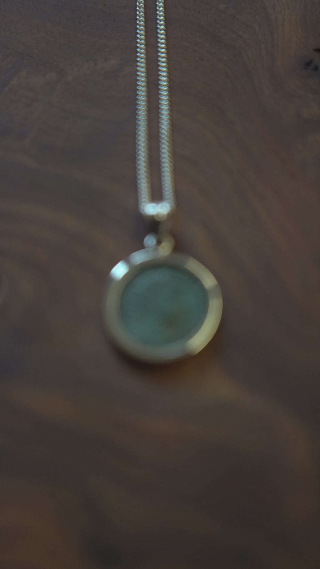 Pendentif “Liberalitas AVG” – Création unique en argent et monnaie romaine