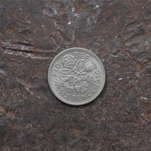Charger l&#39;image dans la galerie, Bague cintrée - Elizabeth II 1re effigie  - 6 pence
