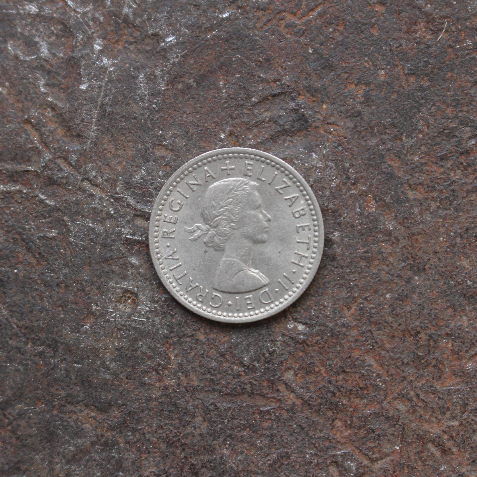 Bague cintrée - Elizabeth II 1re effigie  - 6 pence