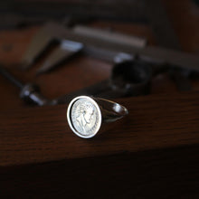 Charger l&#39;image dans la galerie, Chevaliere Napoleon 1er en argent
